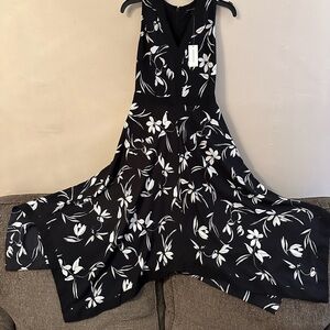 Banana Republic NWT Long Flowing Black & White Dress, 2